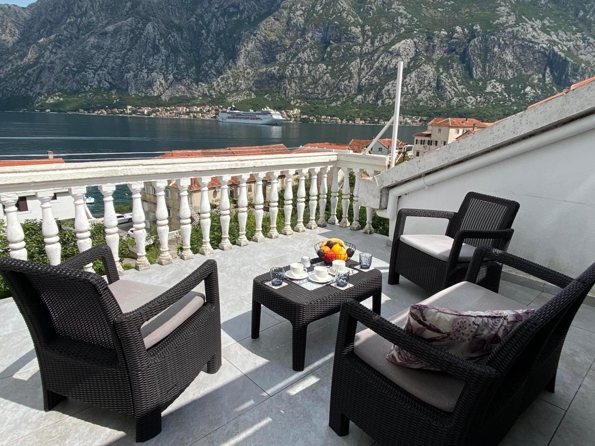 Lux Boka Sea View Apartment Kotor Bagian luar foto