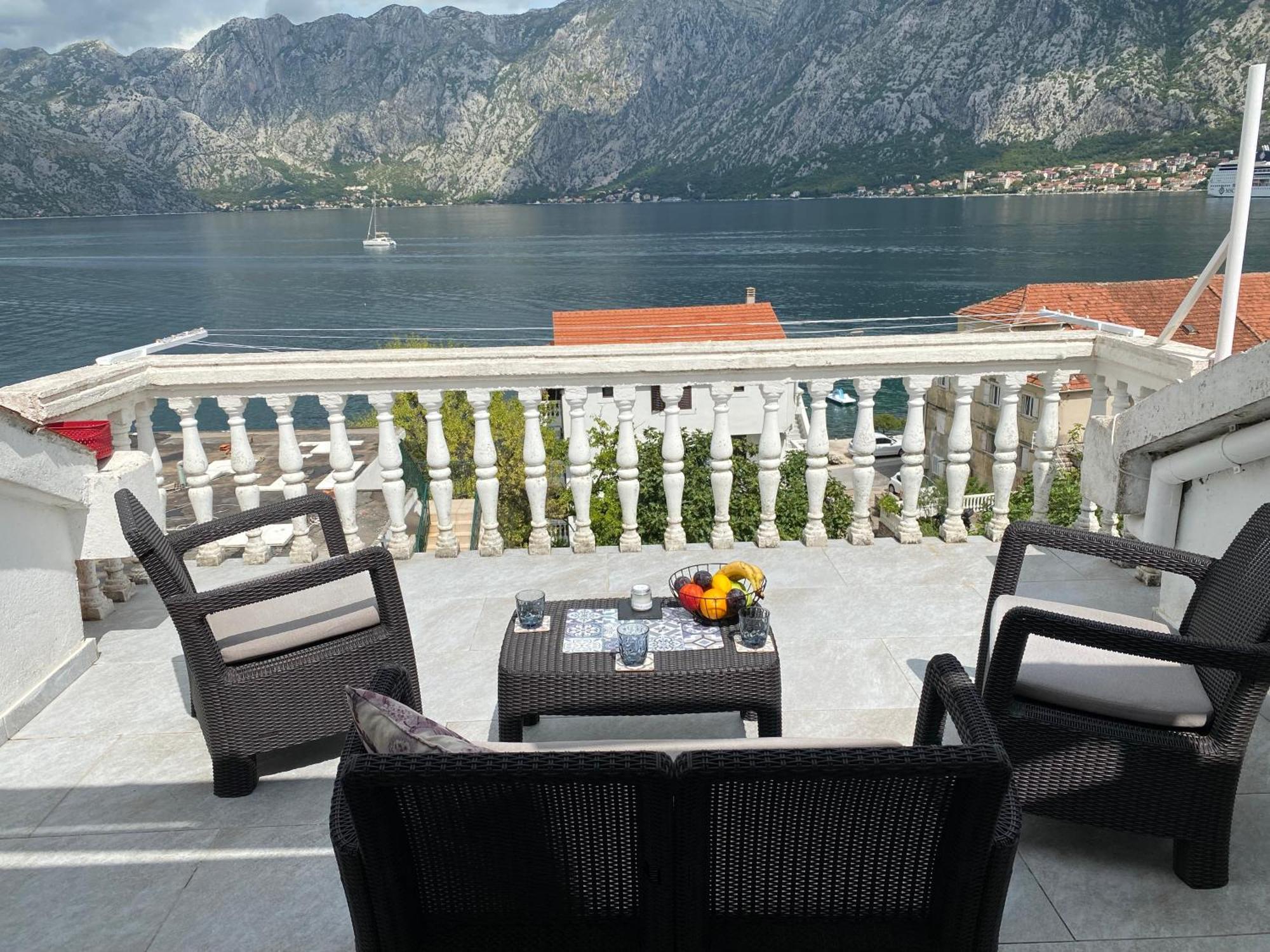 Lux Boka Sea View Apartment Kotor Bagian luar foto